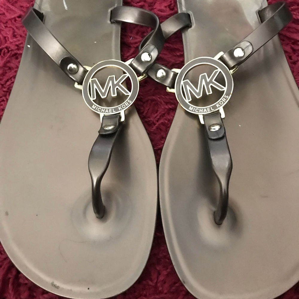 MK Slippers sz10